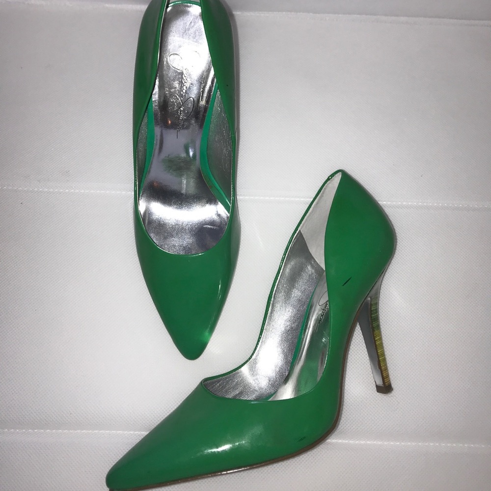Guess patent Green pumps sz 8